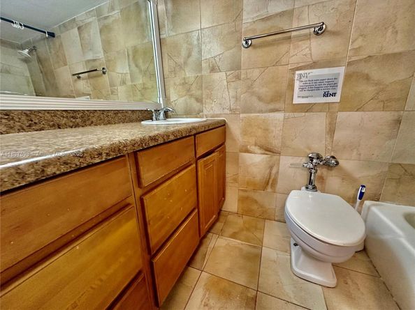 26 Diplomat Pkwy 2368, Hallandale Beach FL 33009
