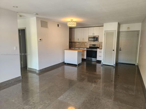 124 NE 19th Ct 206B, Wilton Manors FL 33305
