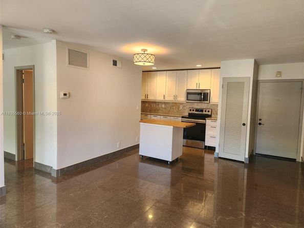 124 NE 19th Ct 206B, Wilton Manors FL 33305
