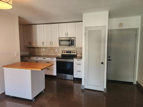 124 NE 19th Ct 206B, Wilton Manors FL 33305