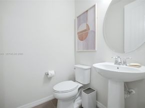 1628 Myrtle Oak Ter, Hollywood FL 33021