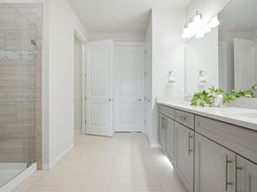 1628 Myrtle Oak Ter, Hollywood FL 33021