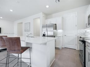 1628 Myrtle Oak Ter, Hollywood FL 33021