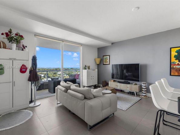 1401 SW 22nd St 1503, Miami FL 33145