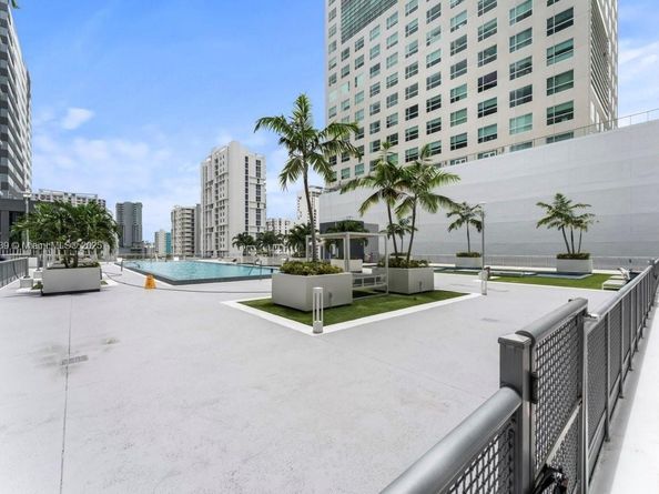 690 SW 1st Ct 1006, Miami FL 33130