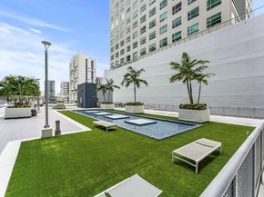 690 SW 1st Ct 1006, Miami FL 33130