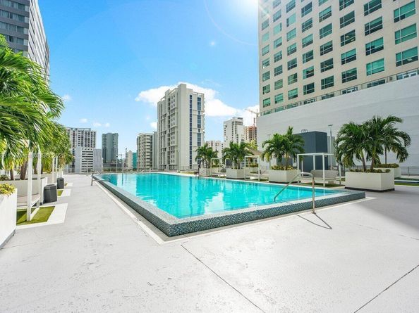 690 SW 1st Ct 1006, Miami FL 33130
