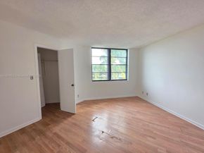 210 Lake Pointe Dr 304, Oakland Park FL 33309