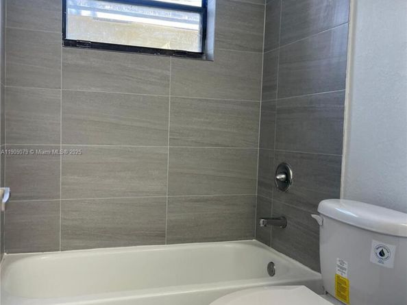 1286 NW 59th St, Miami FL 33142