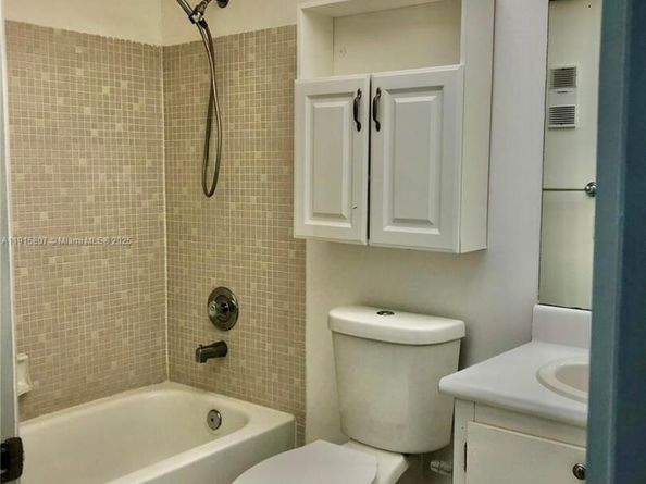 9753 W Mcnab Rd 112, Tamarac FL 33321