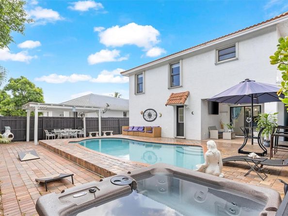 529 El Prado, West Palm Beach FL 33405