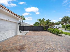 529 El Prado, West Palm Beach FL 33405