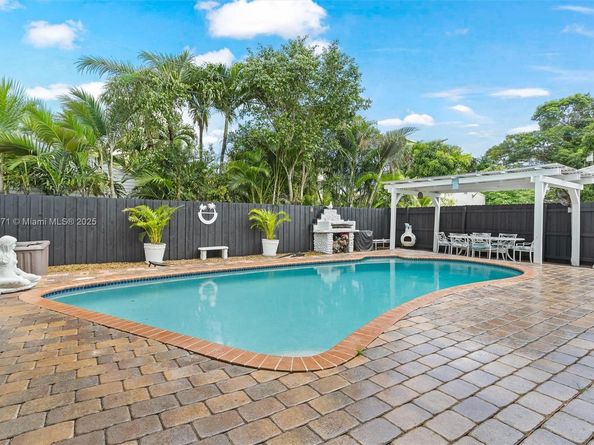 529 El Prado, West Palm Beach FL 33405