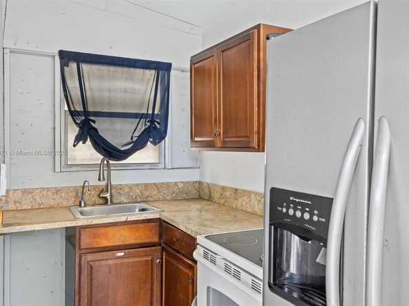 529 El Prado, West Palm Beach FL 33405