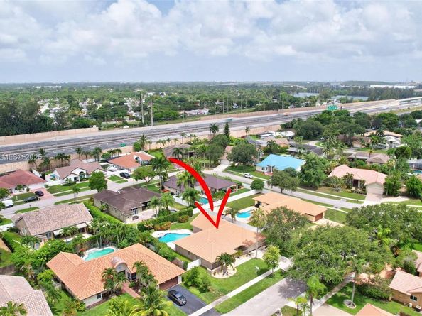 1600 SW 52nd Way, Plantation FL 33317