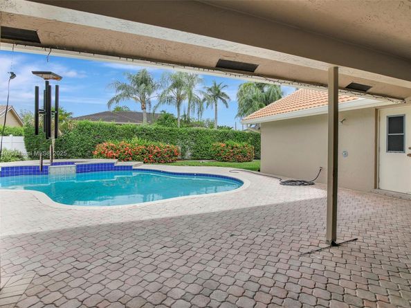 1600 SW 52nd Way, Plantation FL 33317