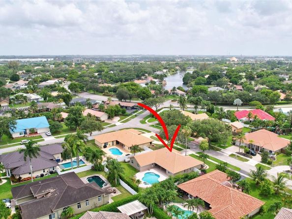 1600 SW 52nd Way, Plantation FL 33317
