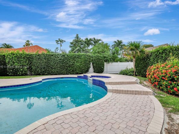 1600 SW 52nd Way, Plantation FL 33317