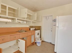 2100 NW 24th St, Miami FL 33142