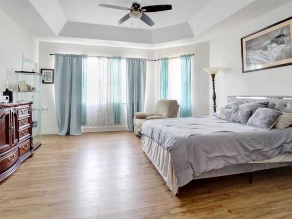 1156 NE 37th Pl, Homestead FL 33033