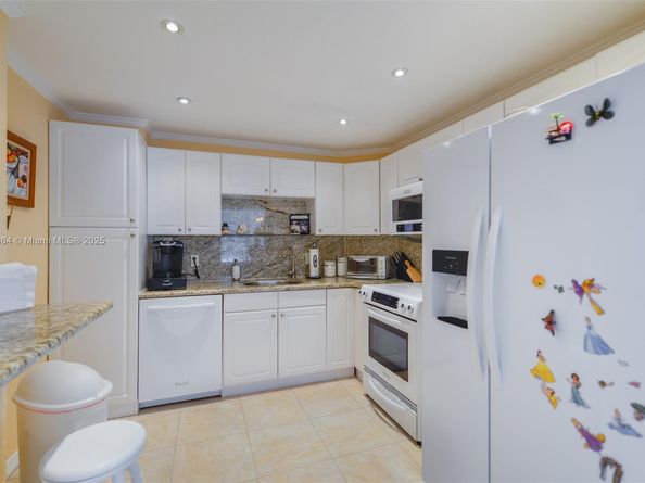 1950 S Ocean Dr 3P, Hallandale Beach FL 33009