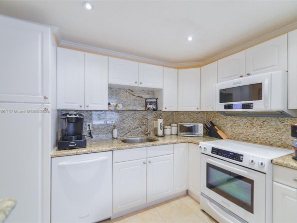 1950 S Ocean Dr 3P, Hallandale Beach FL 33009