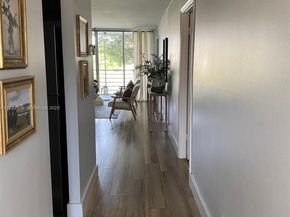 9420 Poinciana Pl 214, Davie FL 33324