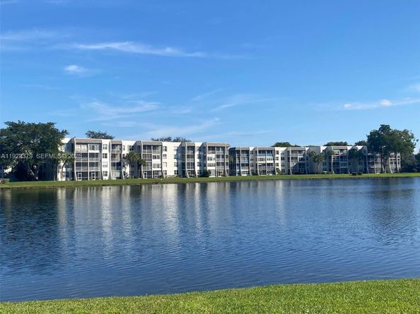 9420 Poinciana Pl 214, Davie FL 33324