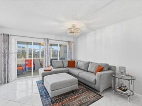 3201 NE 8th St 405, Pompano Beach FL 33062