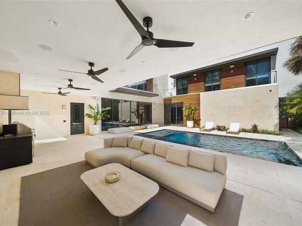 4041 S Le Jeune Rd, Miami FL 33146