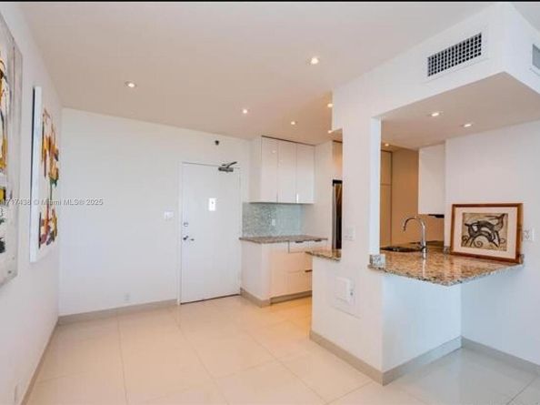 1000 West Ave PH07, Miami Beach FL 33139