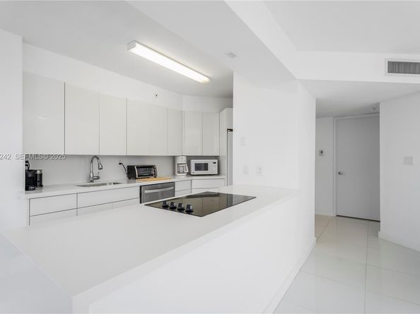 1688 West Ave 401, Miami Beach FL 33139