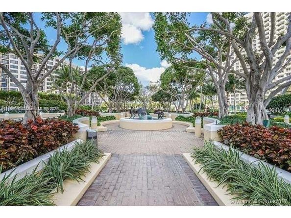 848 Brickell Key Dr 4002, Miami FL 33131
