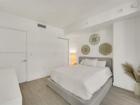 55 SW 9th St 1802, Miami FL 33130