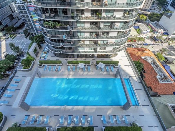 55 SW 9th St 1802, Miami FL 33130