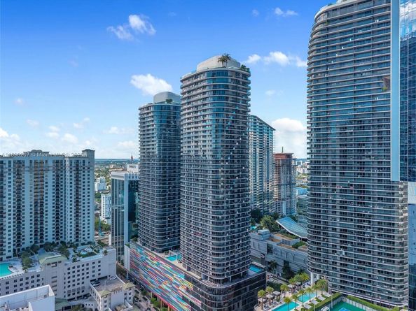 55 SW 9th St 1802, Miami FL 33130