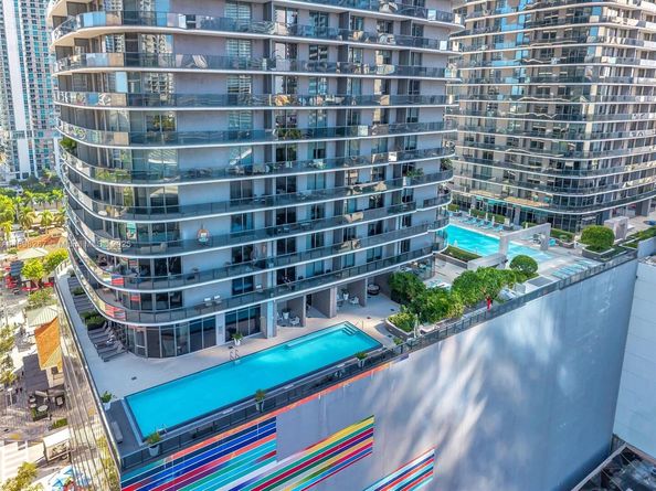 55 SW 9th St 1802, Miami FL 33130