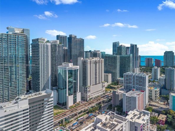 55 SW 9th St 1802, Miami FL 33130