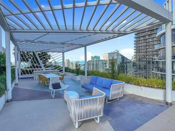 55 SW 9th St 1802, Miami FL 33130