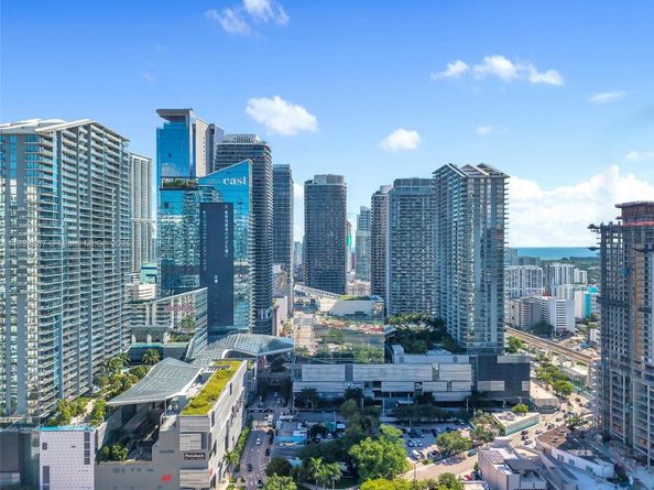 55 SW 9th St 1802, Miami FL 33130
