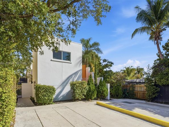 1045 SW 25th Ave, Miami FL 33135