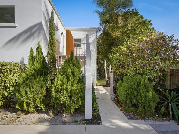 1045 SW 25th Ave, Miami FL 33135