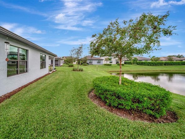 2941 Shortleaf Ave, Lauderdale Lakes FL 33311