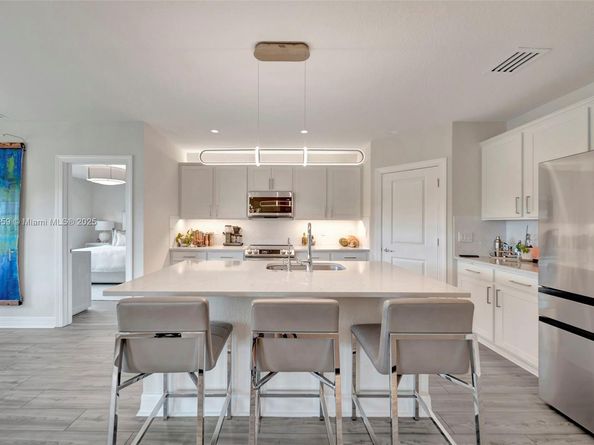 2941 Shortleaf Ave, Lauderdale Lakes FL 33311