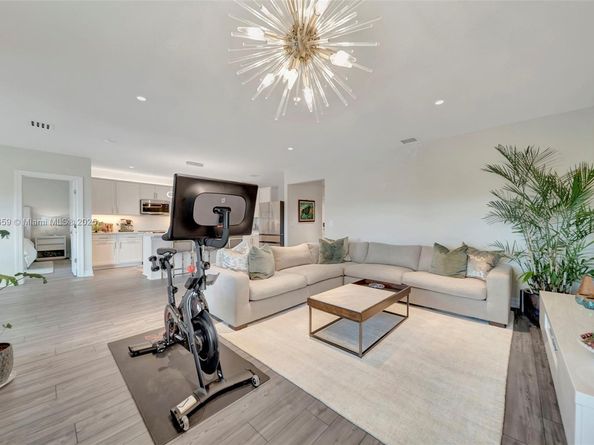 2941 Shortleaf Ave, Lauderdale Lakes FL 33311