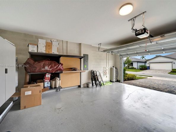 2941 Shortleaf Ave, Lauderdale Lakes FL 33311