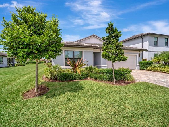 2941 Shortleaf Ave, Lauderdale Lakes FL 33311