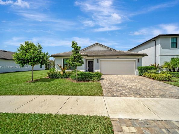 2941 Shortleaf Ave, Lauderdale Lakes FL 33311