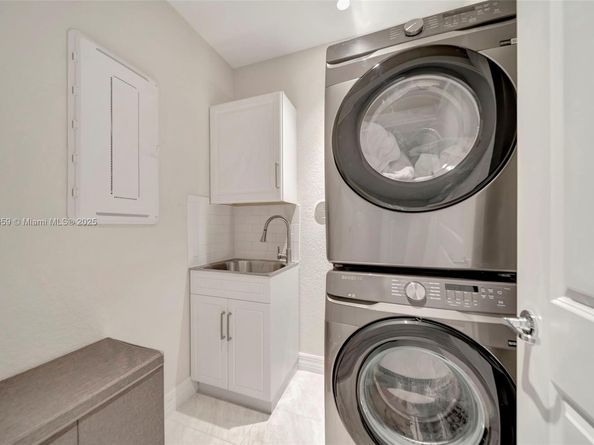 2941 Shortleaf Ave, Lauderdale Lakes FL 33311