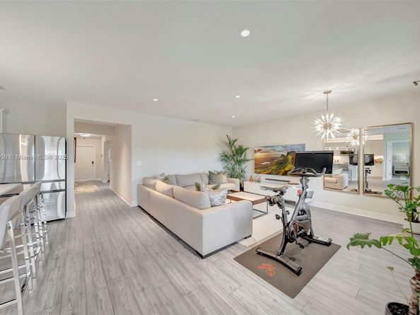 2941 Shortleaf Ave, Lauderdale Lakes FL 33311